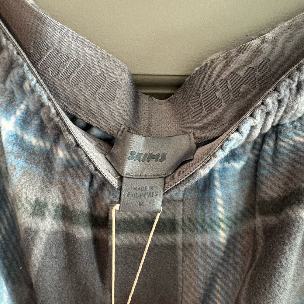 NWT Skims Unisex Fleece Plaid Sleep Set - Picture 4 of 7